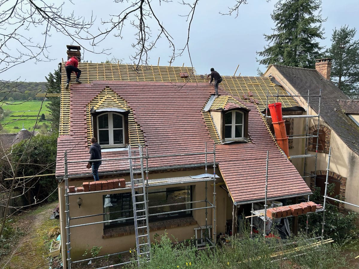 Vue sur une toiture rénovée à Périgny par M Louis VIOLET