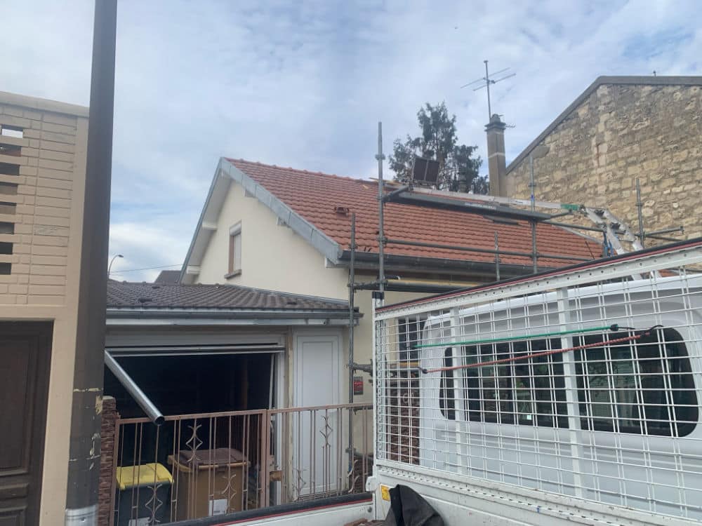 Vue sur une toiture rénovée à Joinville-le-Pont par M Louis VIOLET