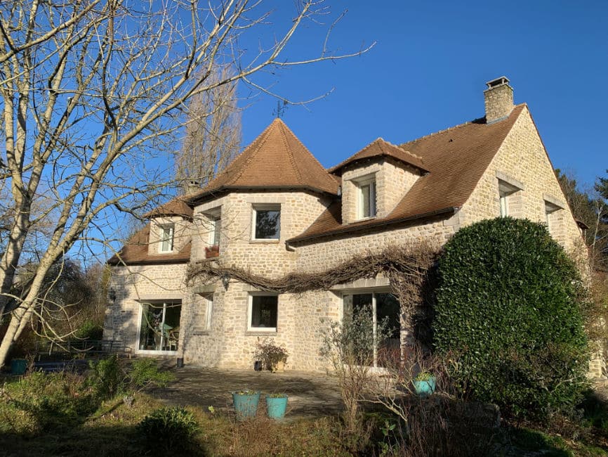 Vue sur une toiture rénovée au Perreux-sur-Marne par M Louis VIOLET